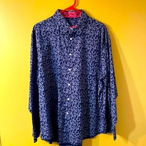 Mens long sleeved dress shirt